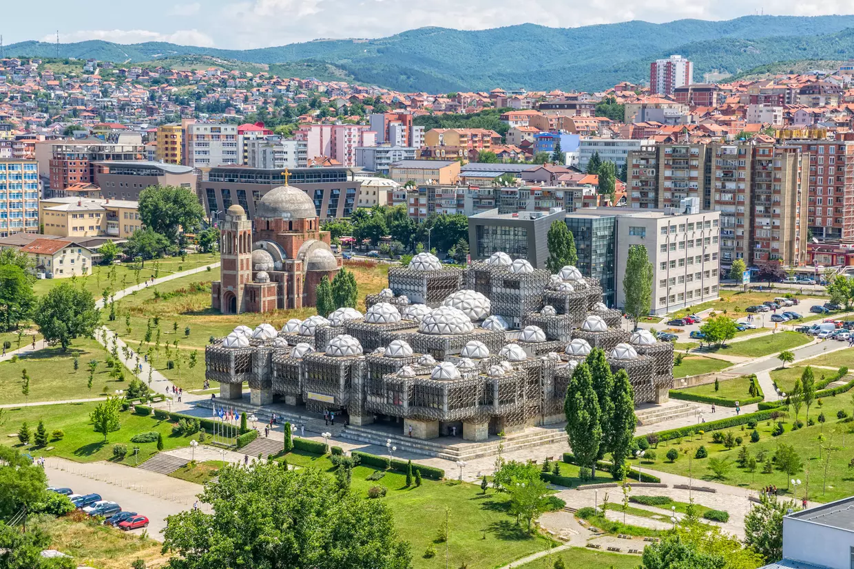 Prisztina: Biblioteka Narodowa lub widok na miasto
